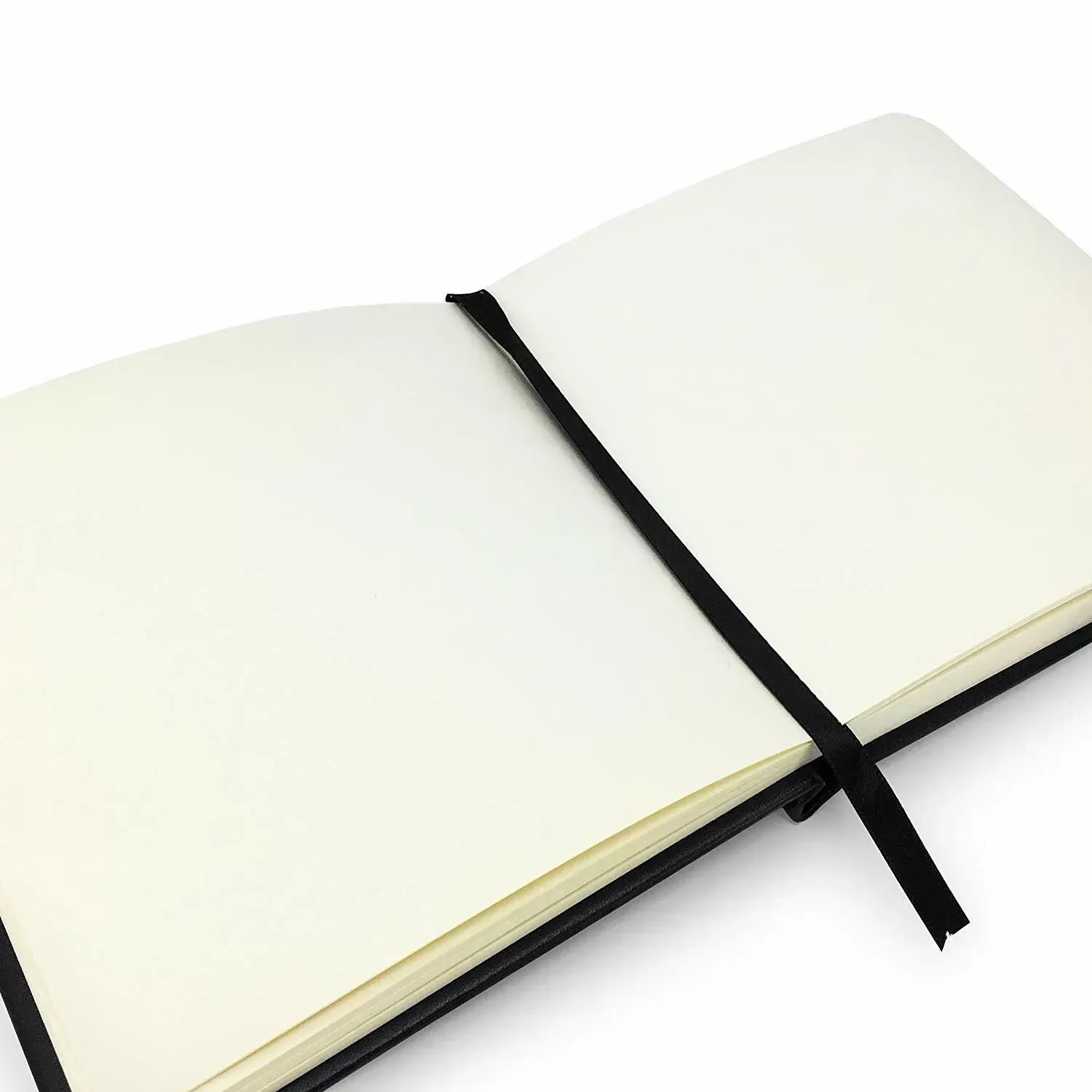 Caietul conține 80 de coli de hârtie alb natural, cu gramaj de 140 g/mp și o dimensiune de 12x12 cm.