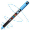 Marker cu vopsea acrilica – varf fin metalic 0.7mm PC 1MR Uni Posca Light Blue pentru desen, scriere, colorare și proiecte creative.