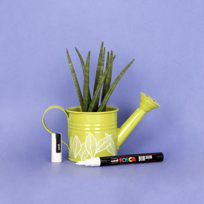 Marker cu vopsea acrilica – varf rotund 1.8 2.5mm PC 5M Uni Posca pentru desen, scriere, colorare și proiecte creative.
