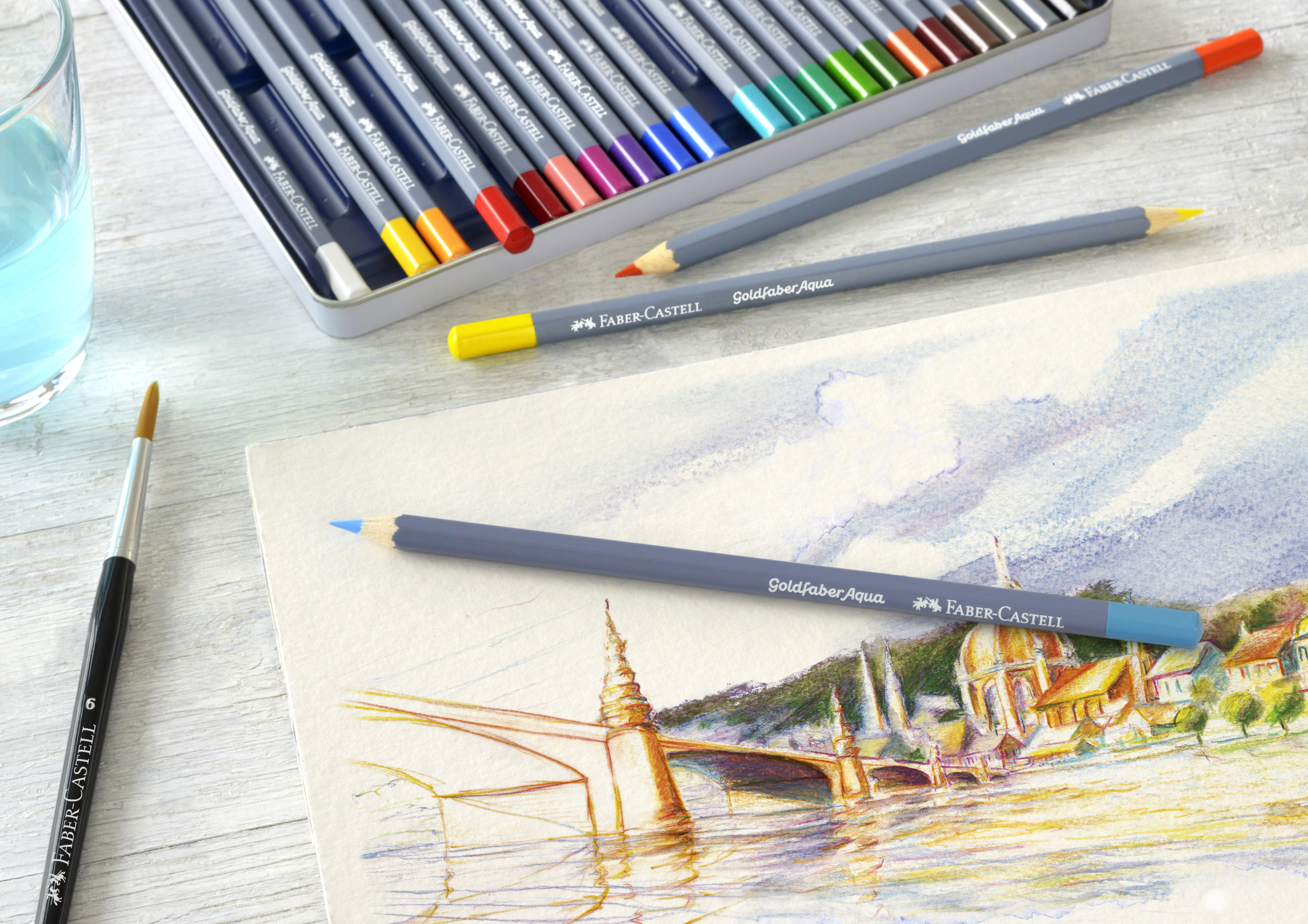 Creioane colorate acuarelabile set 24 culori Goldfaber pentru pictură în acuarelă, ilustrații și proiecte artistice.